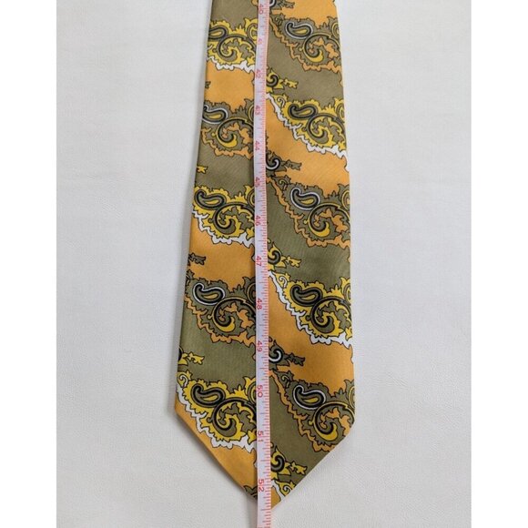Wembley 70's Retro Paisley Necktie In Gold & Khaki Paisley Print Wash & Wear - Picture 4 of 5